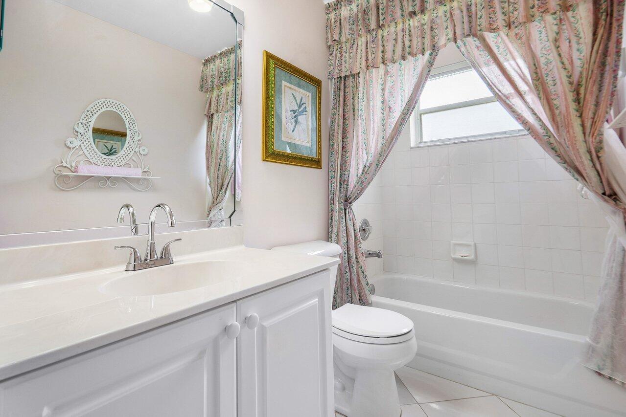 11058 Baybreeze Way Boca Raton, FL 33428 - Photo 22 of 28 Bathroom 2