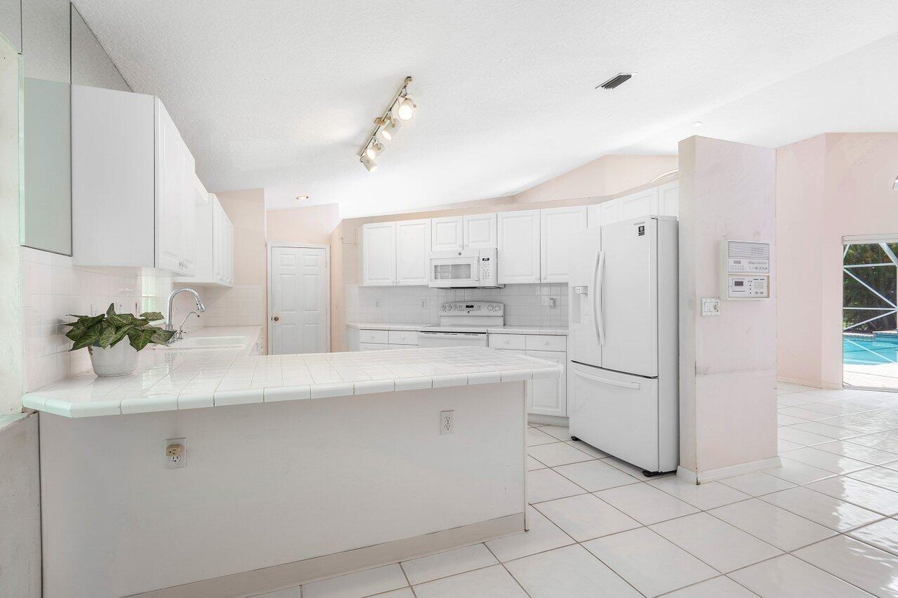11058 Baybreeze Way Boca Raton, FL 33428 - Photo 9 of 28 Kitchen View 1