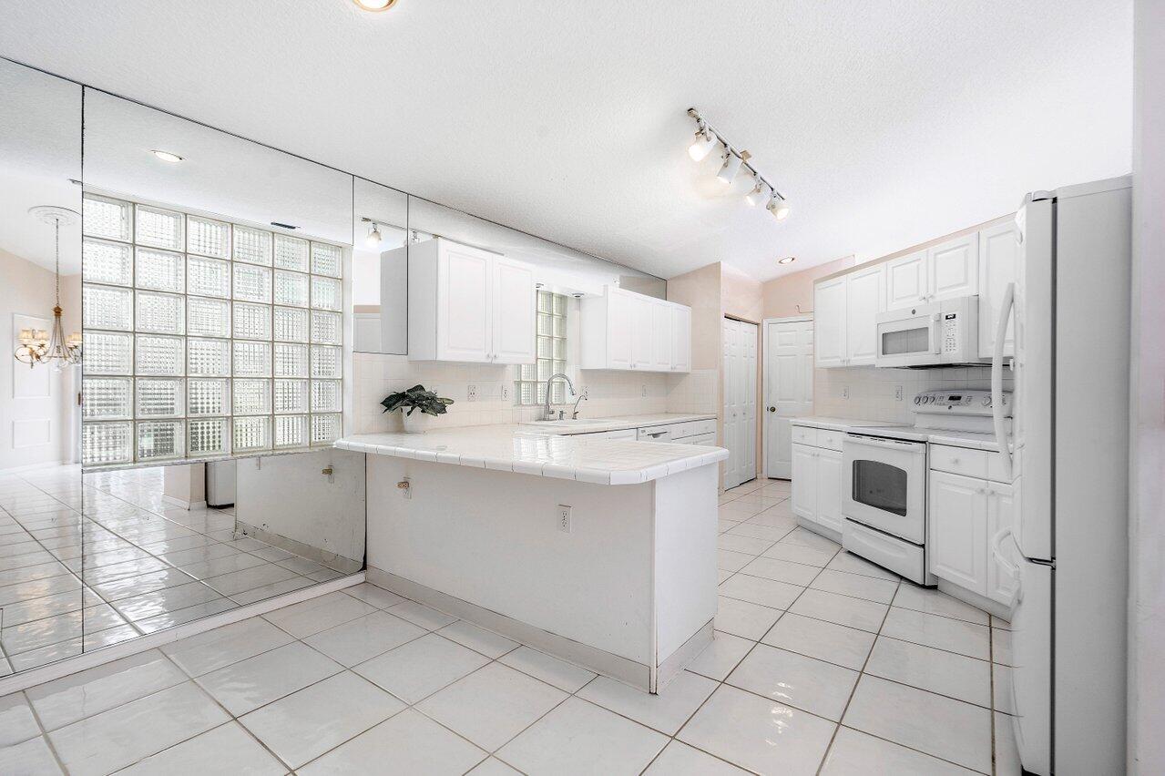 11058 Baybreeze Way Boca Raton, FL 33428 - Photo 10 of 28 Kitchen View 2