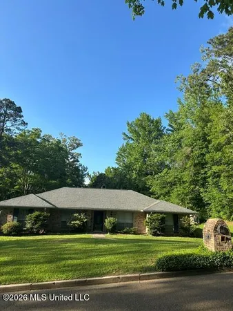 $299,000 | 355 Lakewood Road, Vicksburg, MS 39180