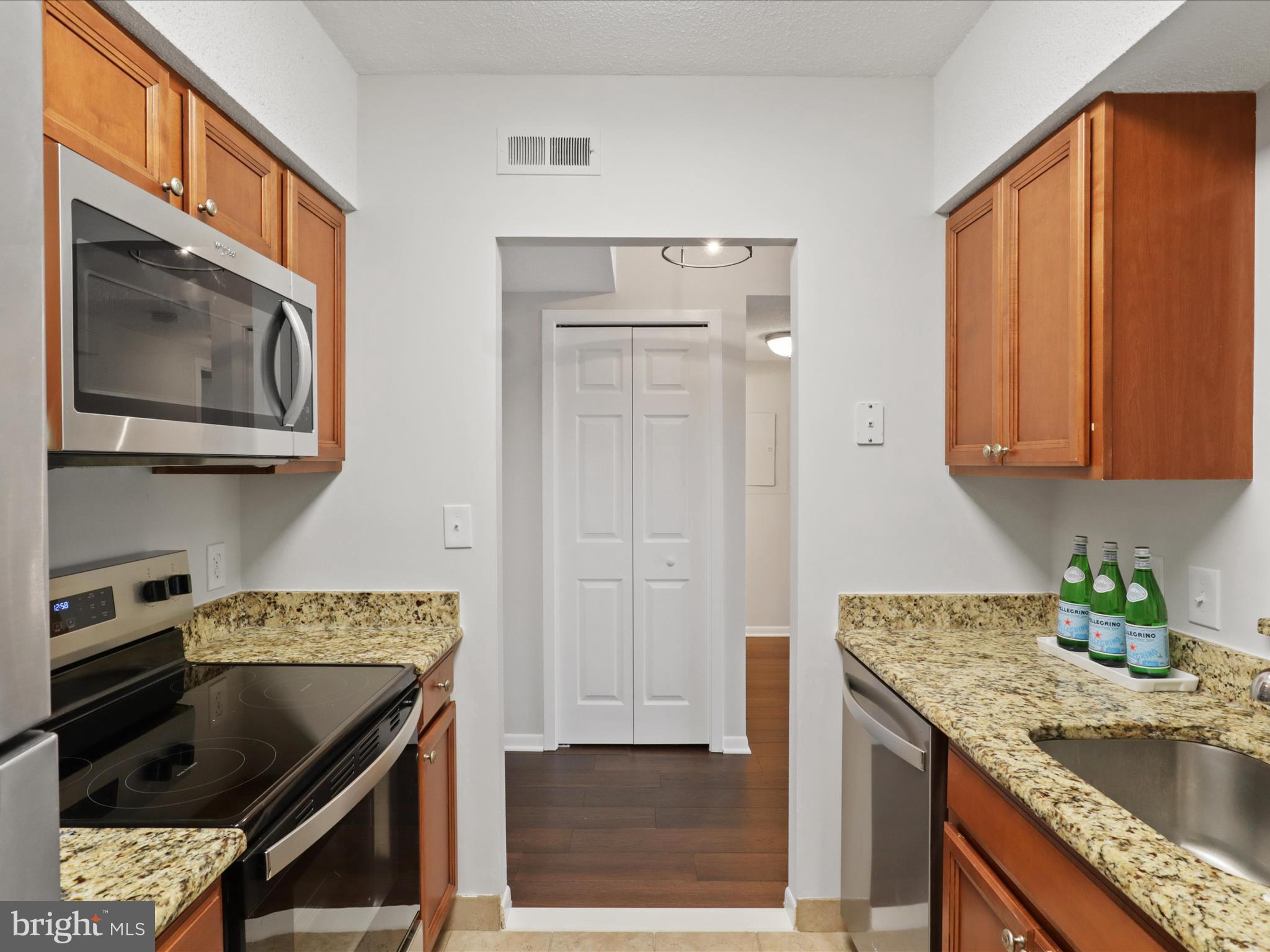 5505 Seminary Road, Unit 709N Falls Church, VA 22041 - Photo 4 of 37 Gallery Image 4