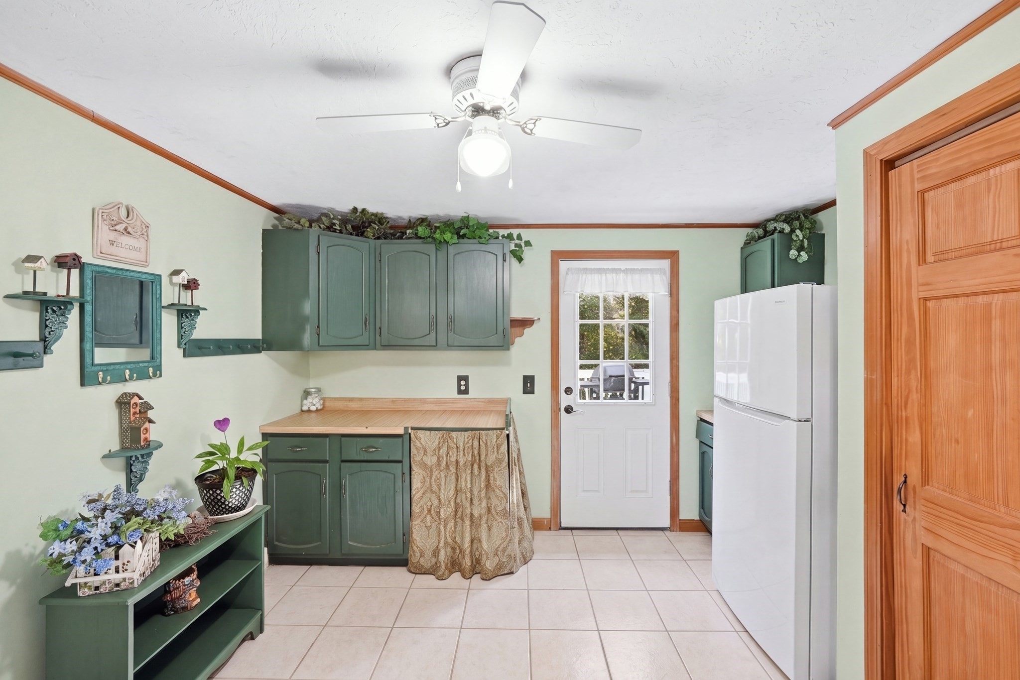 8 Glenmere Road Charlton, MA 01507 - Photo 13 of 29 Gallery Image 13