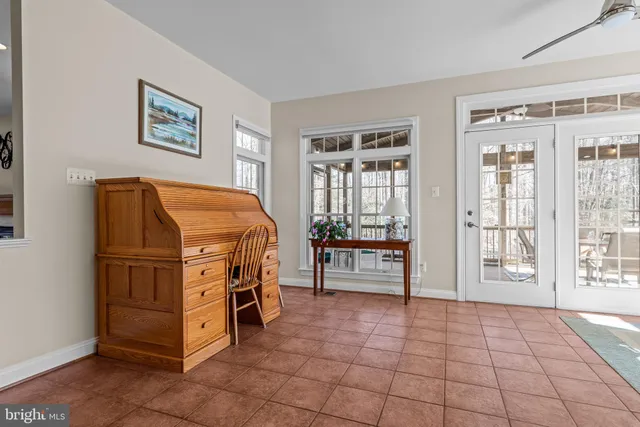 a view of a hallway with windows and entryway