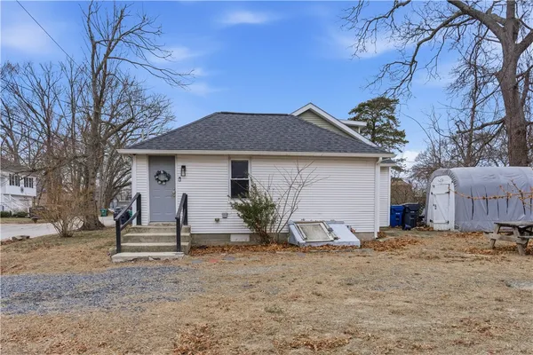 $249,900 | 31 Oakhurst Avenue, Warwick, RI 02889