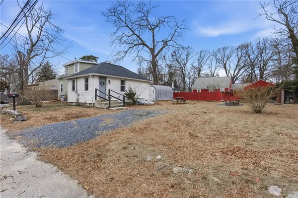 $249,900 | 31 Oakhurst Avenue, Warwick, RI 02889