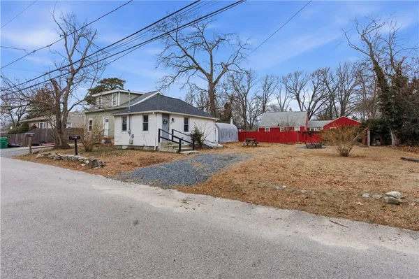 $249,900 | 31 Oakhurst Avenue, Warwick, RI 02889