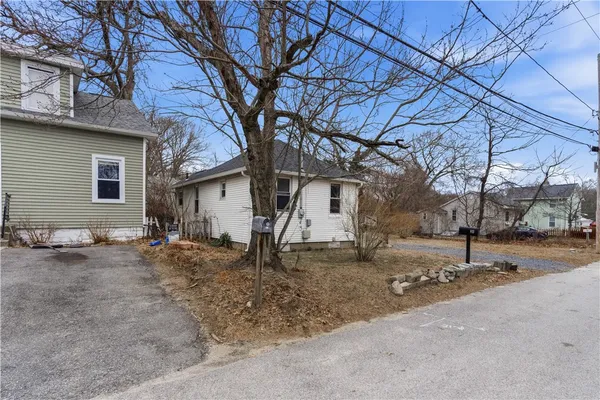 $249,900 | 31 Oakhurst Avenue, Warwick, RI 02889