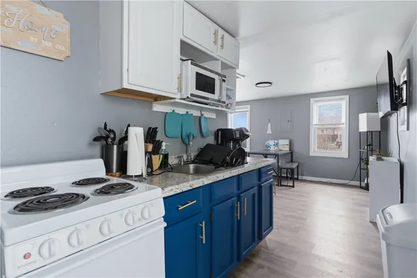 $249,900 | 31 Oakhurst Avenue, Warwick, RI 02889