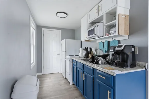 $249,900 | 31 Oakhurst Avenue, Warwick, RI 02889