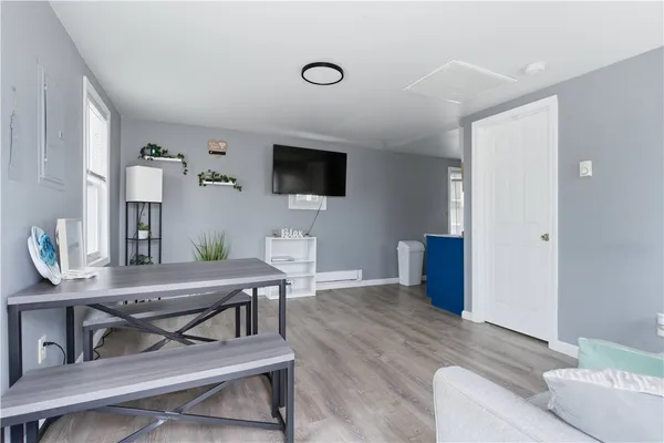 $249,900 | 31 Oakhurst Avenue, Warwick, RI 02889