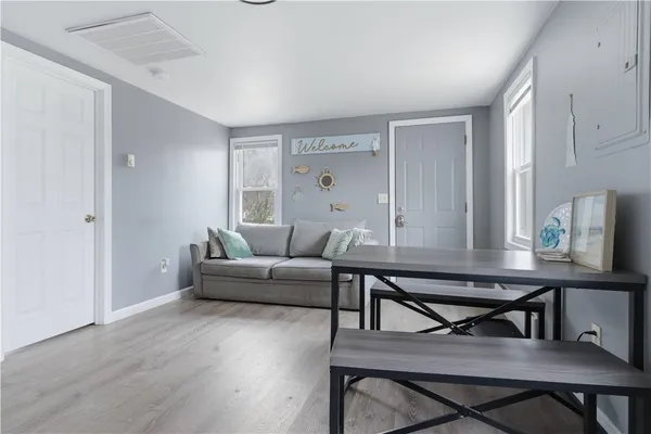 $249,900 | 31 Oakhurst Avenue, Warwick, RI 02889