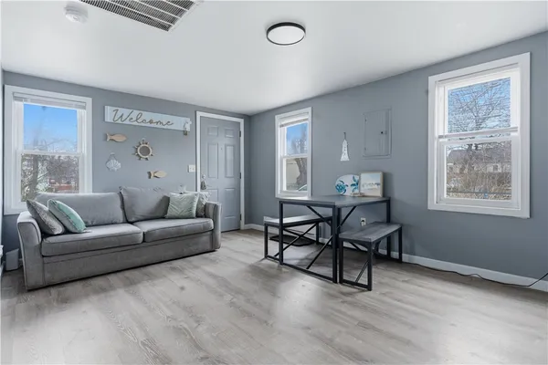 $249,900 | 31 Oakhurst Avenue, Warwick, RI 02889