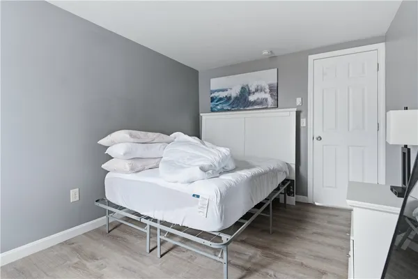 $249,900 | 31 Oakhurst Avenue, Warwick, RI 02889