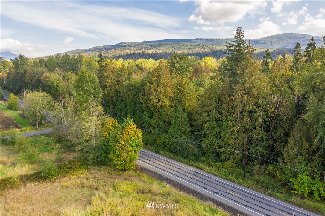 3000 East Smith Road Bellingham, WA 98226 - Photo 14 of 20 a view of a yard from a balcony