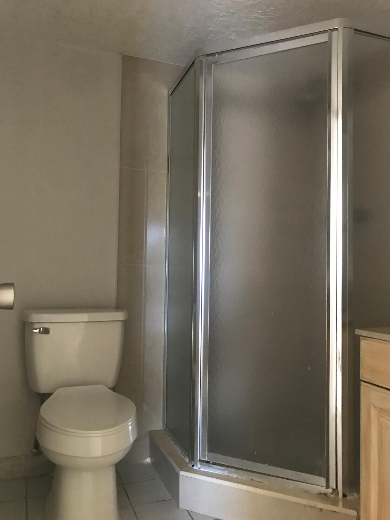 9355 Southwest 8th Street, Unit 325 Boca Raton, FL 33428 - Photo 23 of 112 guest bath best