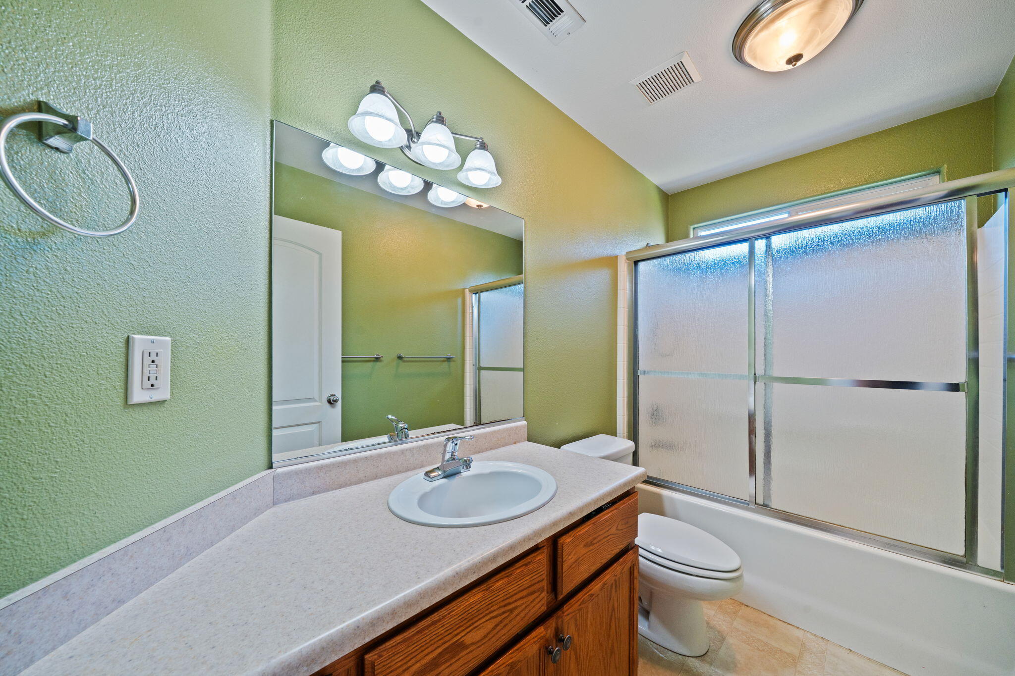 3790 Indio Way Redding, CA 96002 - Photo 26 of 51 Guest Bathroom