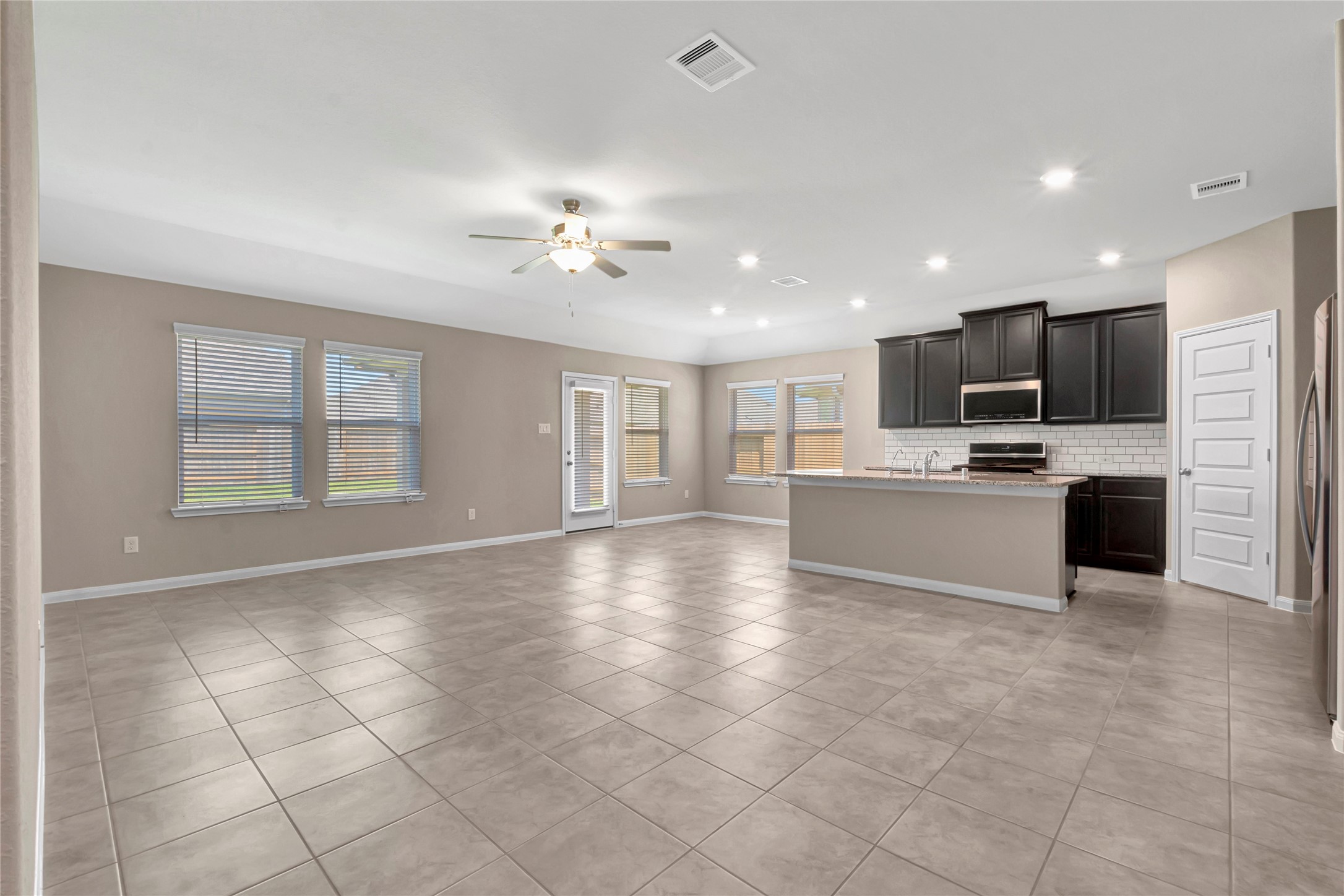 2702 Chancellor Rosenberg, TX 77471 - Photo 12 of 30 Photo is not of the actual home, but is an inspirational photo of builder’s model home and may depict options, furnishings, and/or decorator features that are not included