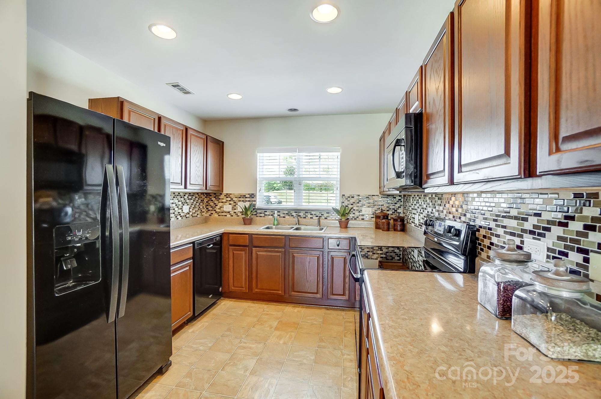 309 River Clay Road Fort Mill, SC 29708 - Photo 16 of 35 a kitchen with stainless steel appliances granite countertop a refrigerator a stove and a sink
