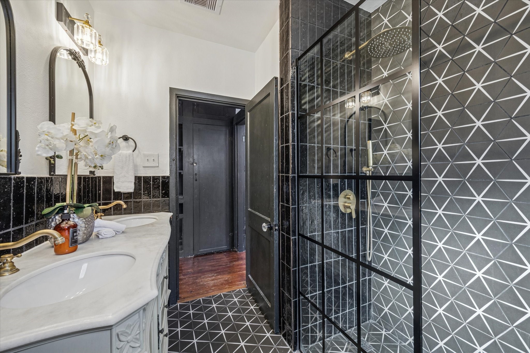 1920 Fulton Street Houston, TX 77009 - Photo 29 of 39 a bathroom with a sink and mirror