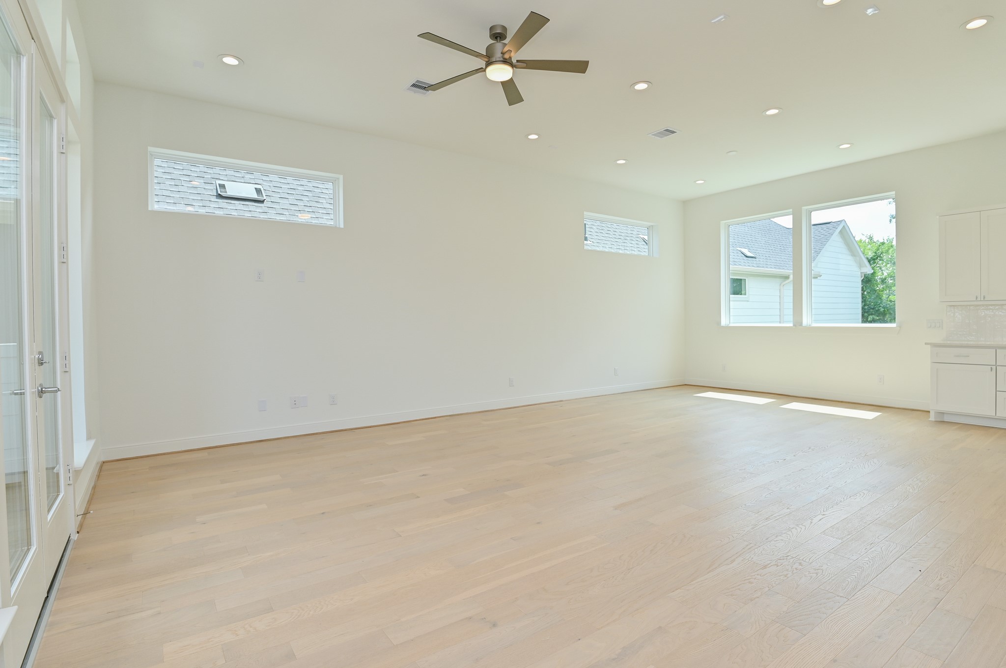 4619 Maxie Street Houston, TX 77007 - Photo 13 of 45 an empty room with windows and fan