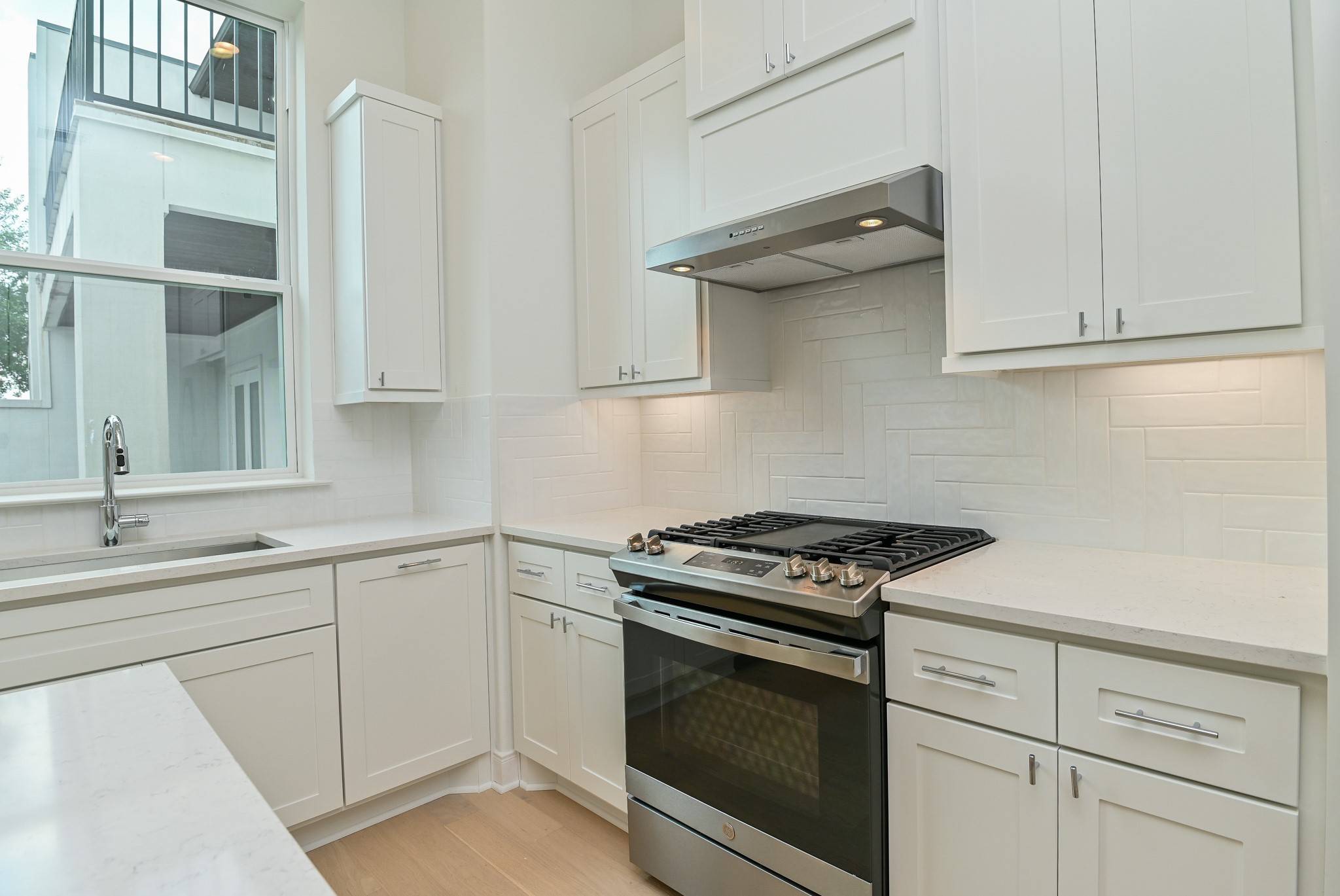 4619 Maxie Street Houston, TX 77007 - Photo 28 of 45 a kitchen with white cabinets and appliances
