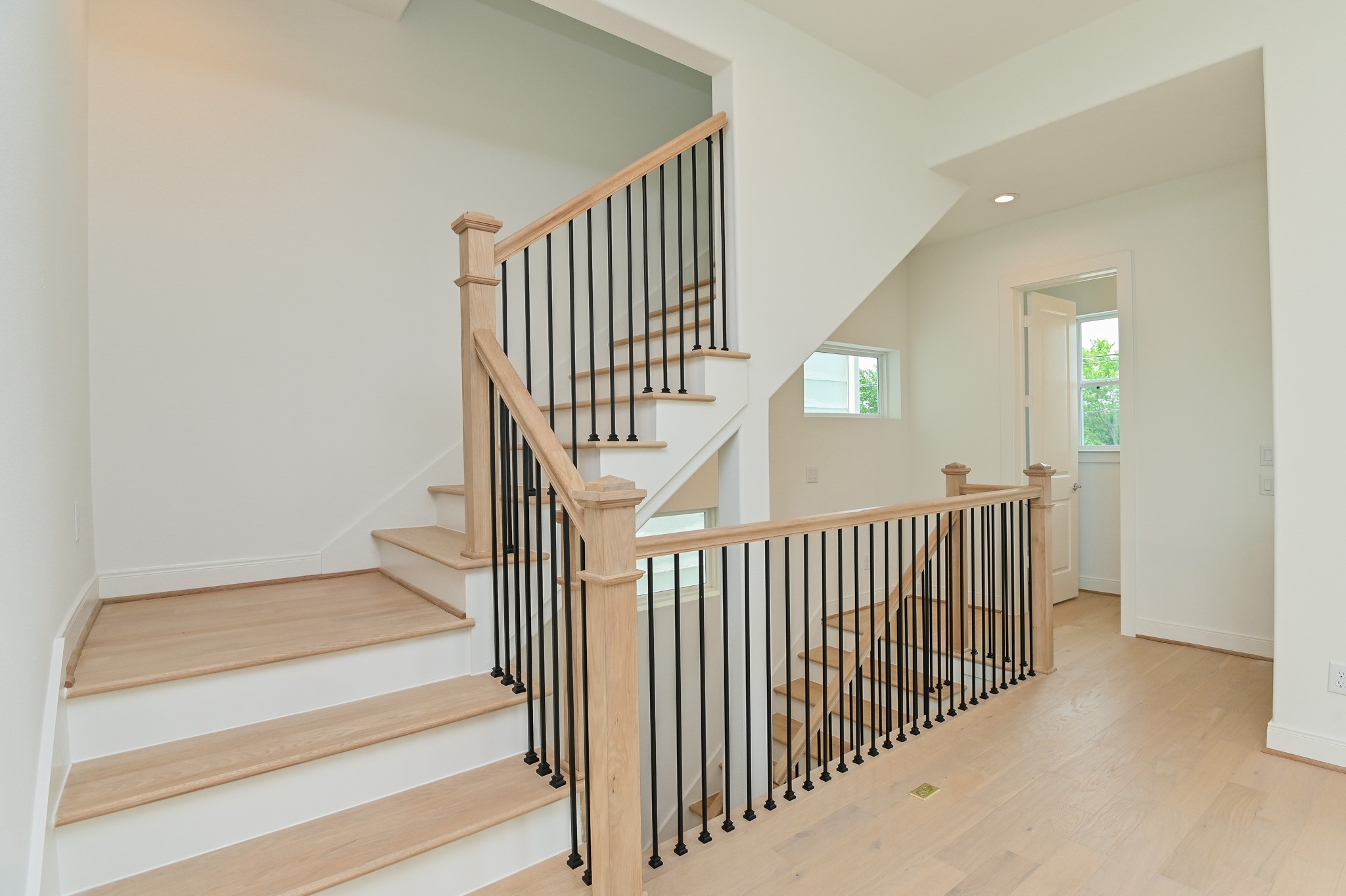 4619 Maxie Street Houston, TX 77007 - Photo 29 of 45 a view of entryway