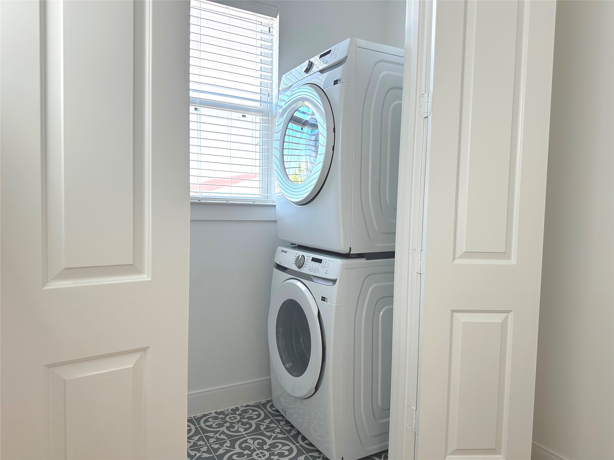 4619 Maxie Street Houston, TX 77007 - Photo 30 of 45 a view of washer and dryer