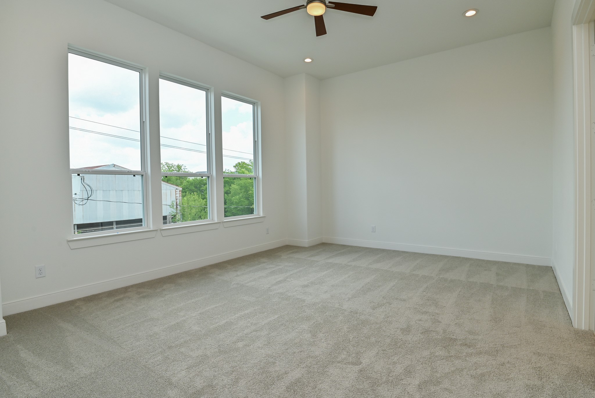 4619 Maxie Street Houston, TX 77007 - Photo 31 of 45 an empty room with a window