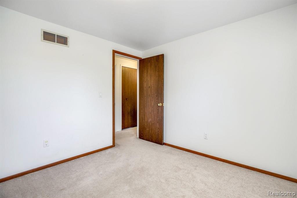 1641 Dennett Lane Rochester Hills, MI 48307 - Photo 28 of 45
