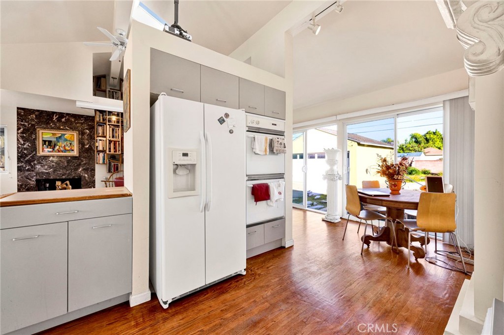 8166 Rhodes Avenue North Hollywood, CA 91605 - Photo 13 of 34