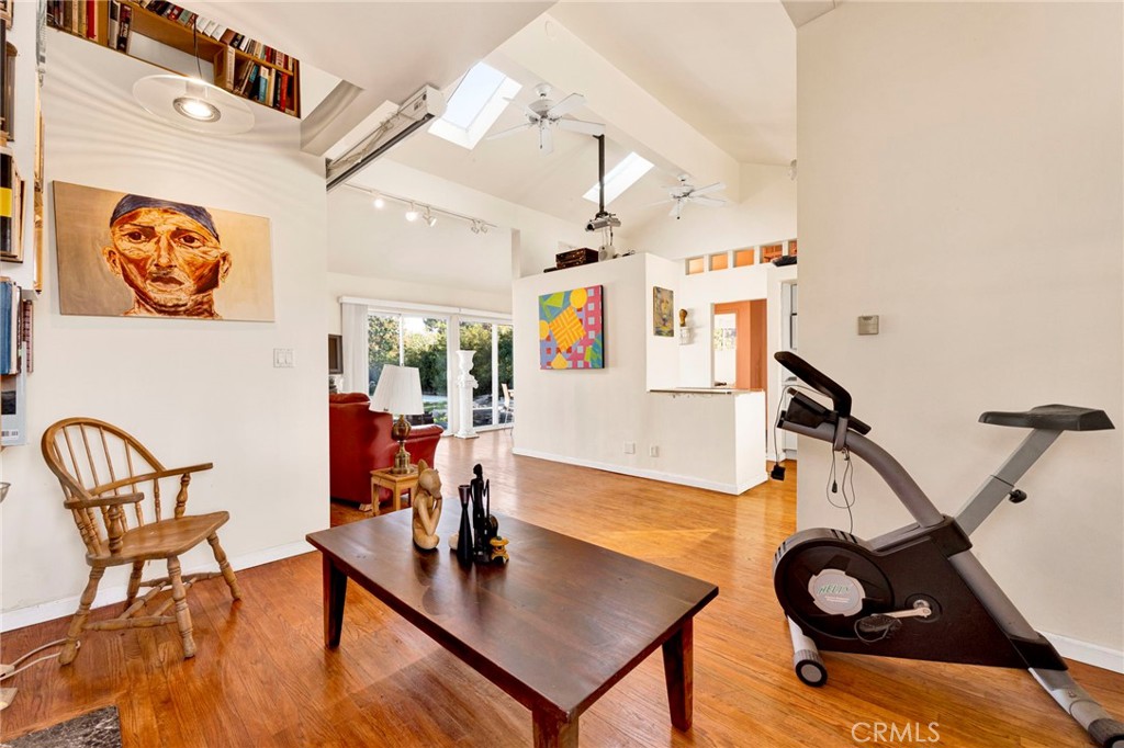 8166 Rhodes Avenue North Hollywood, CA 91605 - Photo 6 of 34