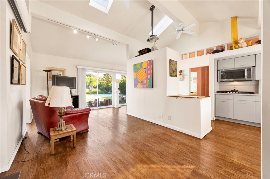 8166 Rhodes Avenue North Hollywood, CA 91605 - Photo 8 of 34