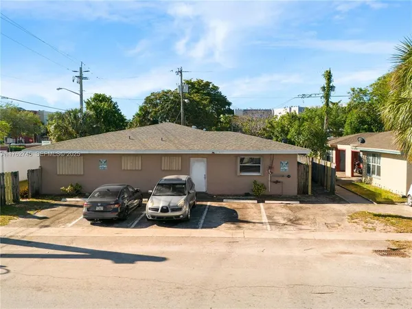 $2,250 | 5600 Northwest 27th Court, Unit 5604, Lauderhill, FL 33313