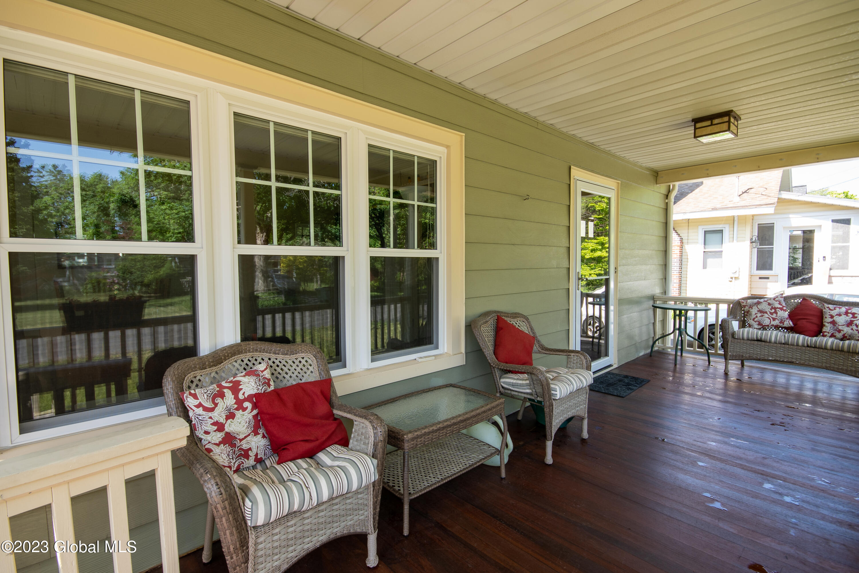 22 Stratton Place Bethlehem, NY 12054 - Photo 2 of 36 2