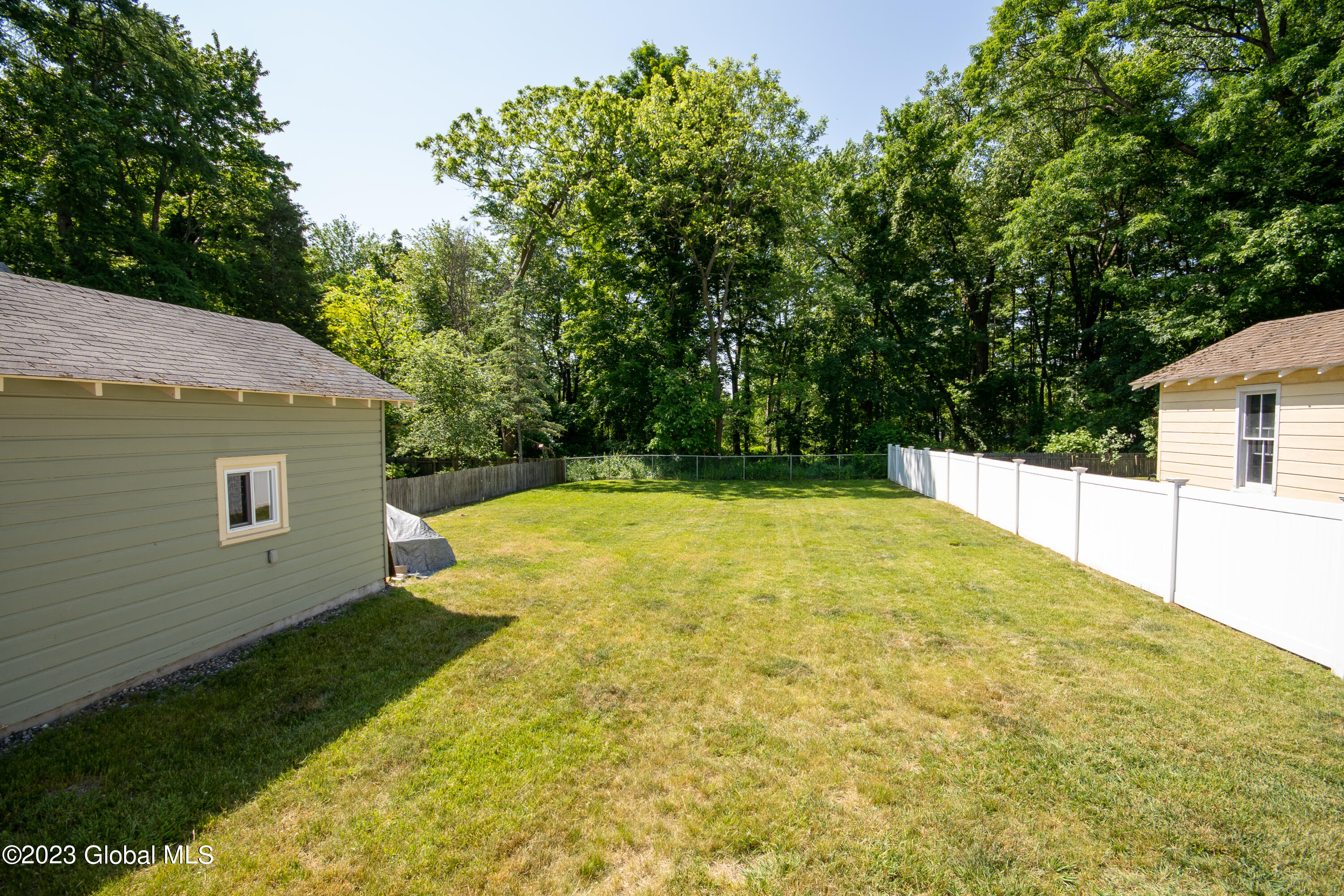 22 Stratton Place Bethlehem, NY 12054 - Photo 29 of 36 27