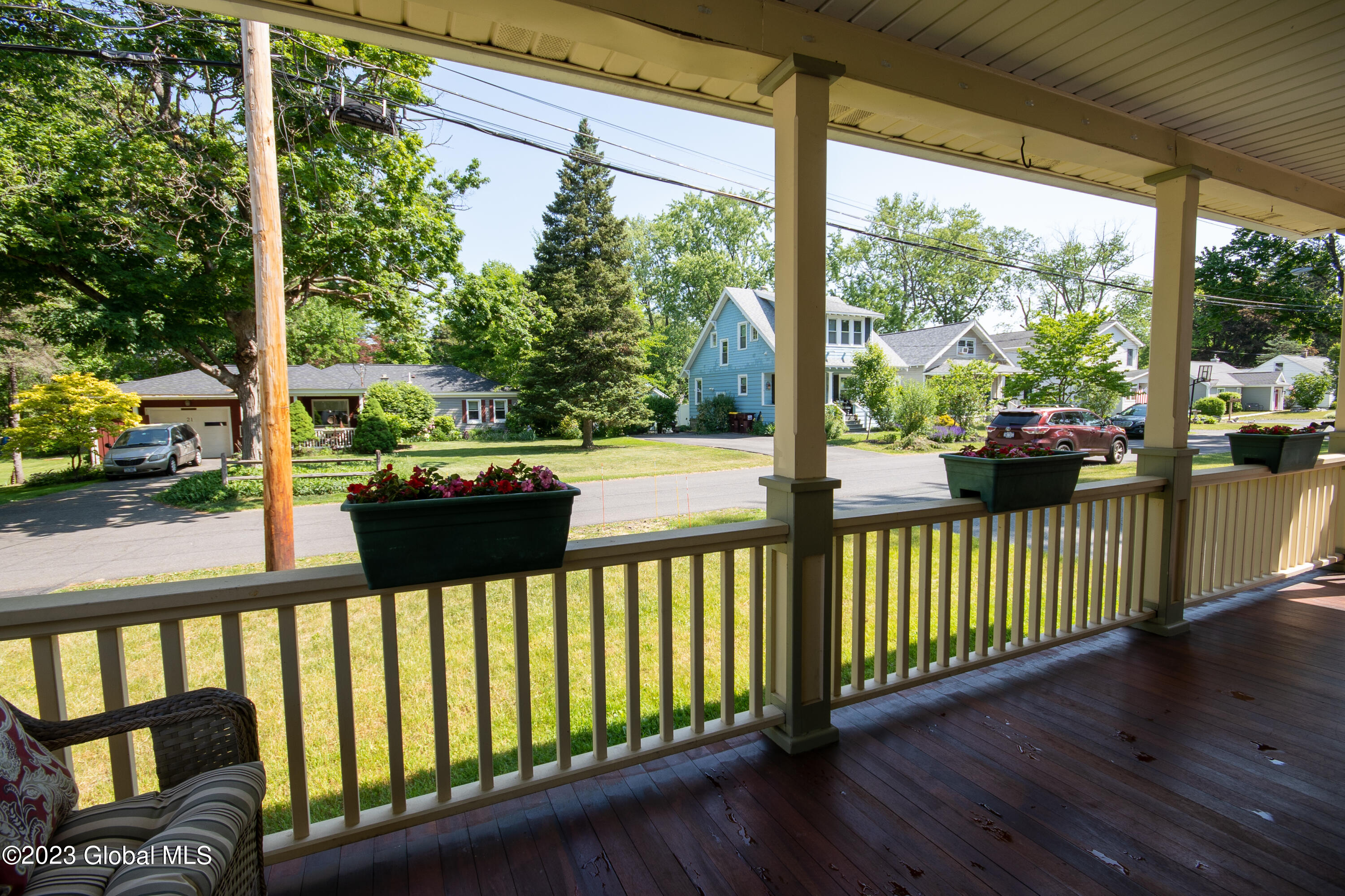 22 Stratton Place Bethlehem, NY 12054 - Photo 3 of 36 3