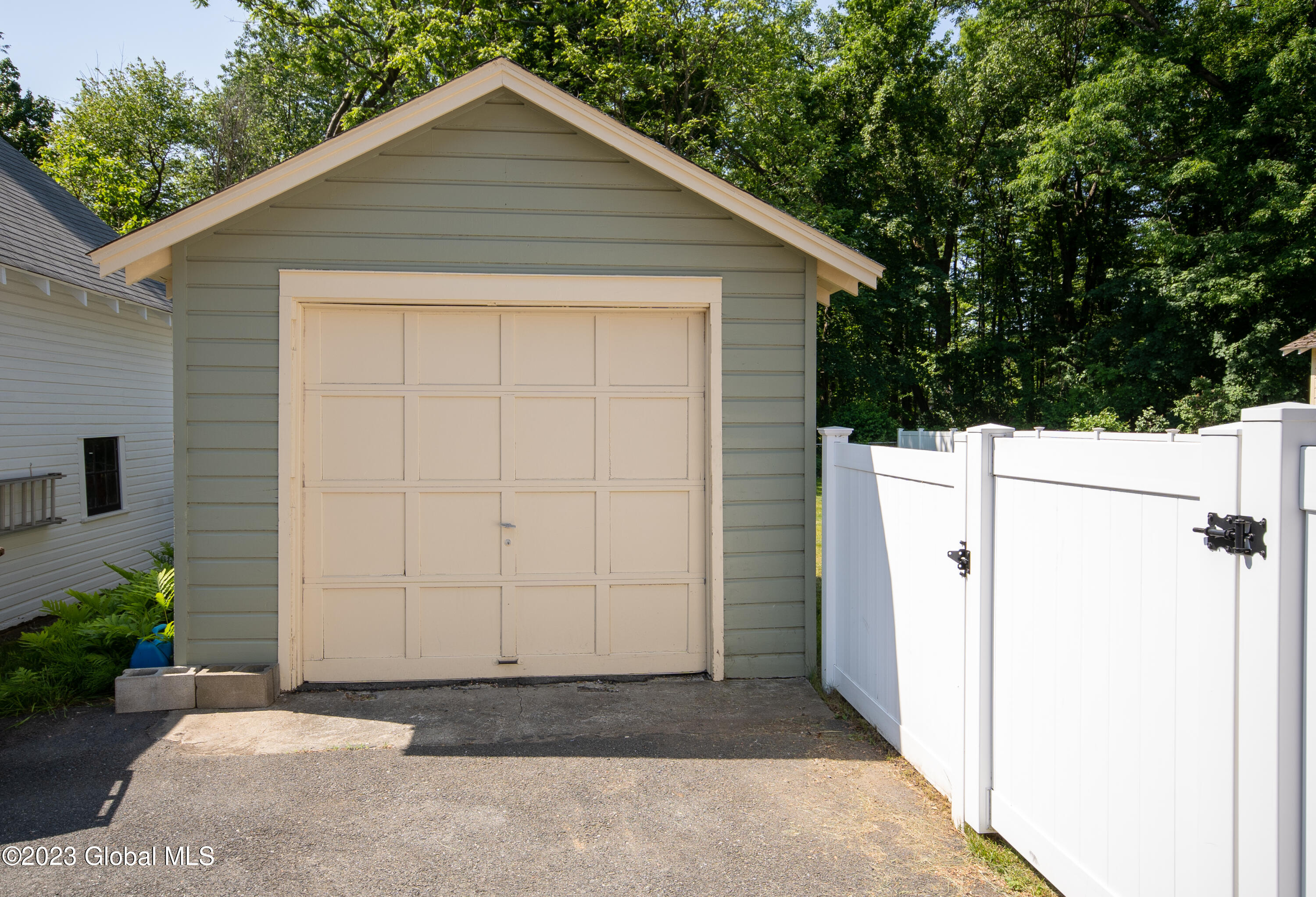 22 Stratton Place Bethlehem, NY 12054 - Photo 32 of 36 30