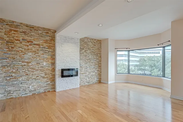 $500,000 | 2001 Holcombe Boulevard, Unit 401, Houston, TX 77030