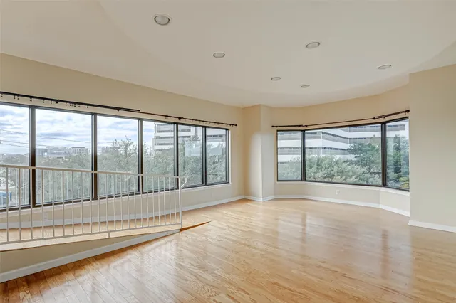 $500,000 | 2001 Holcombe Boulevard, Unit 401, Houston, TX 77030