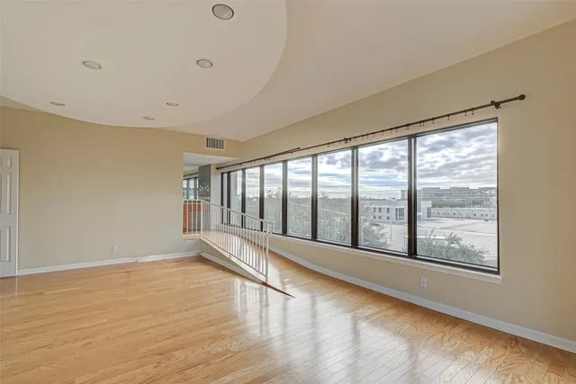 $500,000 | 2001 Holcombe Boulevard, Unit 401, Houston, TX 77030