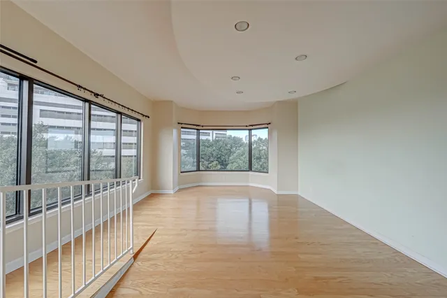 $500,000 | 2001 Holcombe Boulevard, Unit 401, Houston, TX 77030