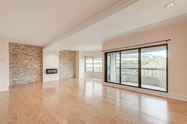 $500,000 | 2001 Holcombe Boulevard, Unit 401, Houston, TX 77030