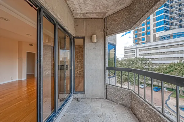 $500,000 | 2001 Holcombe Boulevard, Unit 401, Houston, TX 77030