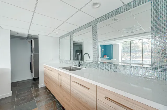 $500,000 | 2001 Holcombe Boulevard, Unit 401, Houston, TX 77030