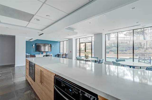 $500,000 | 2001 Holcombe Boulevard, Unit 401, Houston, TX 77030