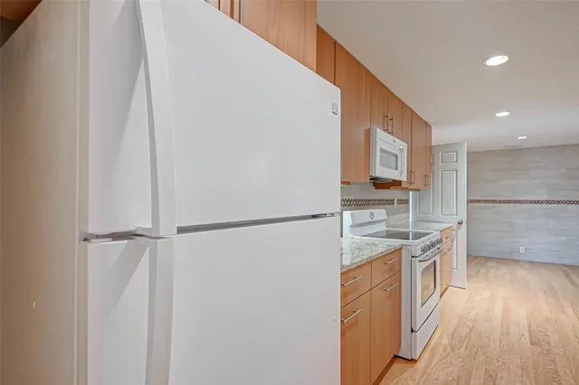 $500,000 | 2001 Holcombe Boulevard, Unit 401, Houston, TX 77030