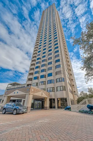 $500,000 | 2001 Holcombe Boulevard, Unit 401, Houston, TX 77030