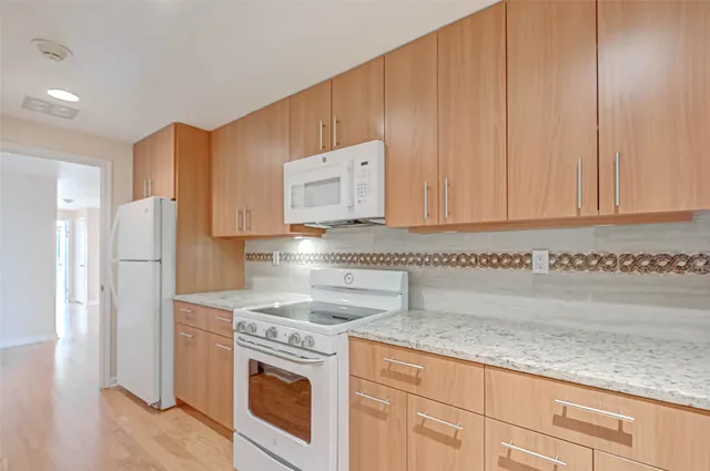 $500,000 | 2001 Holcombe Boulevard, Unit 401, Houston, TX 77030