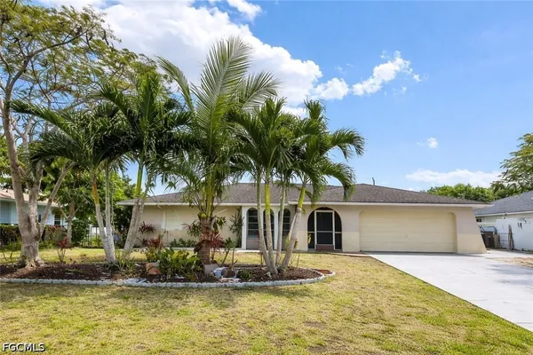 $1,799 | 922 Southeast 26th Terrace, Cape Coral, FL 33904