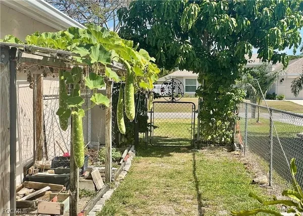 $1,799 | 922 Southeast 26th Terrace, Cape Coral, FL 33904